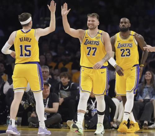 詹皇聯(lián)手保羅背刺里夫斯！想先發(fā)制人趕走小里這是追夢玩剩下的