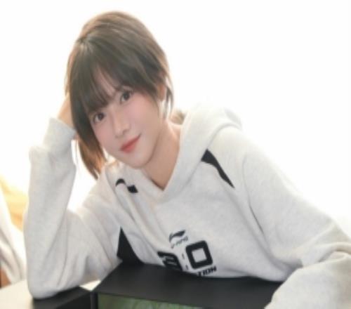 主持人駱歆發(fā)文：明天的半決賽！讓我們把力量借給滔搏！