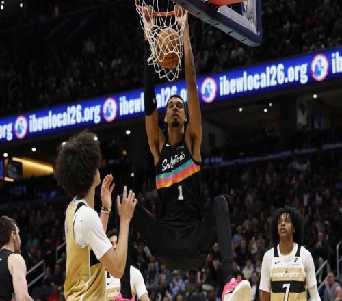 壞消息，維克托文班亞馬進(jìn)入傷病名單，無(wú)緣與雷霆的焦點(diǎn)大戰