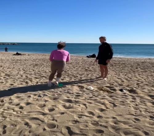 鄭欽文團隊發(fā)布最新訓練視頻，網(wǎng)友質(zhì)疑澳網(wǎng)又是被贊助商逼迫參賽