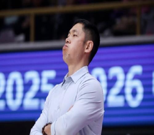 張慶鵬：感謝每一位球員的全力以赴，打出了北控應(yīng)有的氣勢