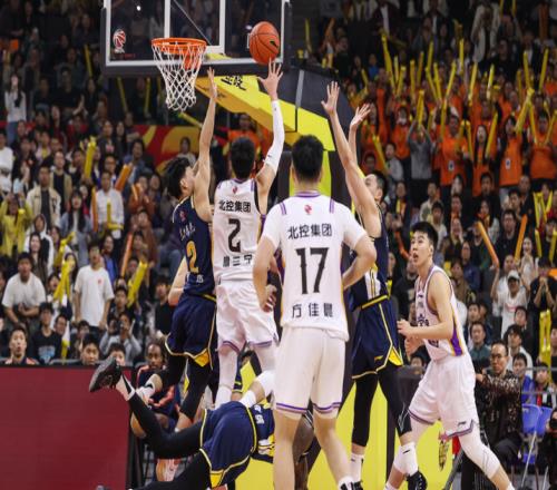 5中0被廖三寧打爆！近5場三分命中率不足2成，球迷：憑啥當(dāng)票王