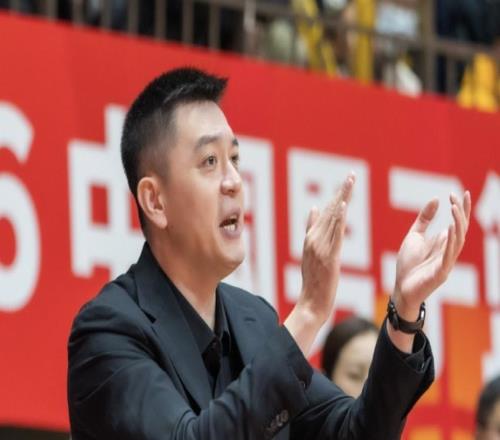 楊鳴：今晚要沖擊聯(lián)盟第一廣東，亨特剛合練一次發(fā)揮如何還是未知數(shù)