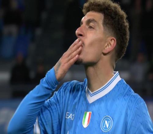 1819賽季至今迪洛倫佐意甲20球30助攻，五大聯(lián)賽后衛(wèi)第三人