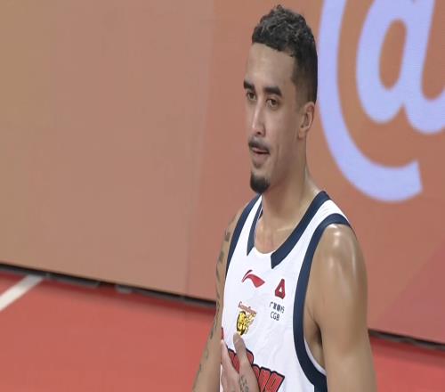 21分勝吉林！奎因打爽了徐杰復活了，有2件事卻讓杜鋒高興不起來