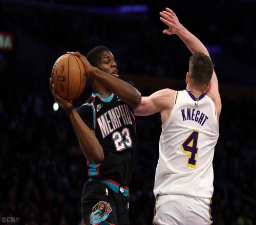 湖人120114勝灰熊，詹姆斯創(chuàng  )2個(gè)歷史第1、1個(gè)歷史第2，前無(wú)古人