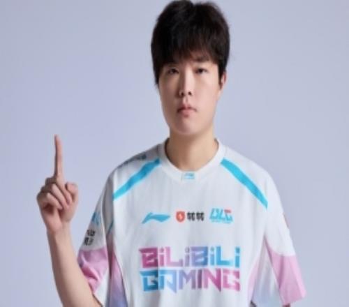 BLG官媒發(fā)布2026LPL定妝照part2：藍(lán)粉小碧來襲