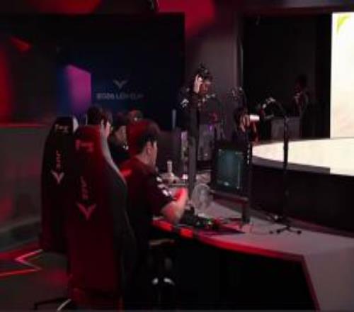 不敢想象HLE有多菜橫掃HLE的NS，被BFX橫掃，被DK二比一！