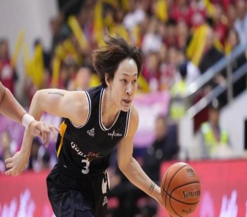 10分大逆轉(zhuǎn)豪取13連勝！女籃新霸主殺紅眼：這下沖擊第三冠穩(wěn)了