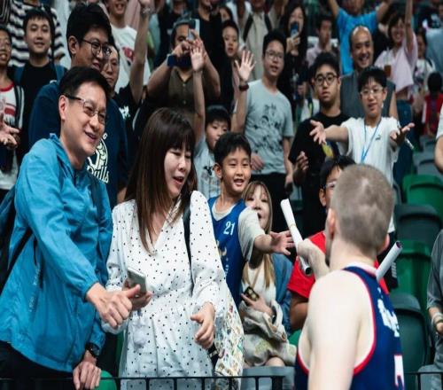 兩連冠！香港金牛，最適合CBA的擴軍選擇