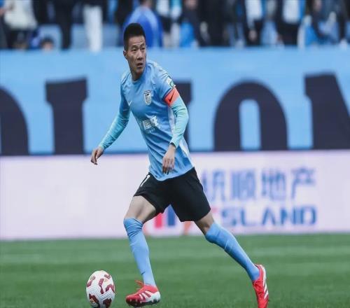 80后中超老將盤(pán)點(diǎn)！把青春獻給大連足球，綠茵場(chǎng)的堅守者呂鵬！