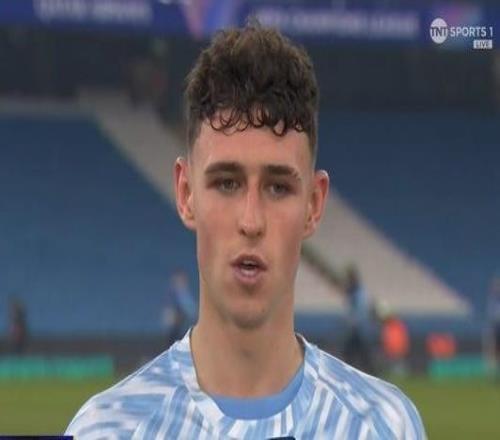 慶祝進(jìn)球的時(shí)候拉著你自拍的是誰福登：不認(rèn)識(shí)，隨便找的人