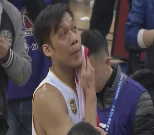 43岁！正式决定退役！中国第一野兽后卫