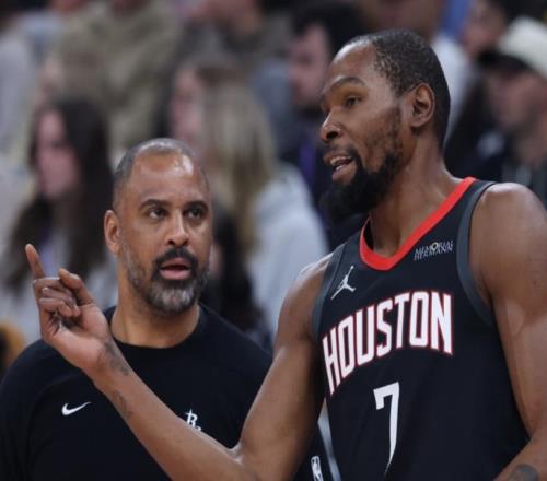 兩戰(zhàn)合計37投24中！申京受傷后火箭才明白，杜蘭特就該搭檔亞當(dāng)斯