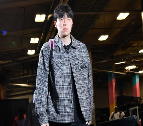 美媒：楊瀚森被現(xiàn)實澆了一盆冷水面臨白白浪費新秀賽季風(fēng)險