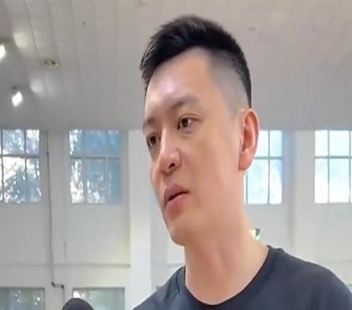 楊鳴宣布周俊成退役！生涯投籃效率拉胯，現(xiàn)活躍野球場場次極多！