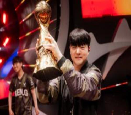 中單行不行我三叔還看不出來理性討論：Canyon重回GEN是不是因?yàn)镠LE續(xù)約了Zeka