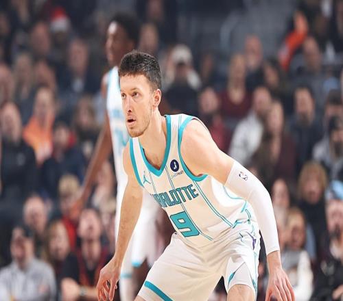 內(nèi)線人手嚴(yán)重不足，黃蜂不得不裁掉了前凱爾特人鋒線新星