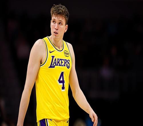 打了半天只出現(xiàn)1次失誤，湖人首輪秀看起來(lái)真是徹底廢掉了