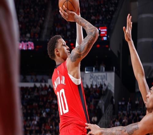 21投5中，文班亞馬賽季最差表現(xiàn)！火箭隊(duì)探花搶眼，再克西部強(qiáng)隊(duì)