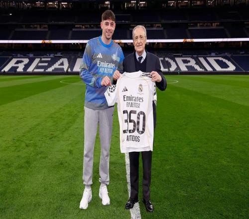 達(dá)成皇馬生涯350場里程碑，巴爾韋德獲贈紀(jì)念球衣