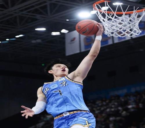 玩命！曾凡博腰傷沒好吃止疼藥強撐比賽，砍20分難阻失利太絕望