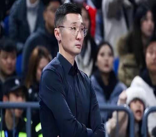 CBA最奇葩記錄，9場(chǎng)比賽5大教練下課，楊鳴和另一人也面臨