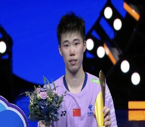 翁泓陽20戰(zhàn)勝林俊易，獲得中國羽毛球大師賽男單冠軍