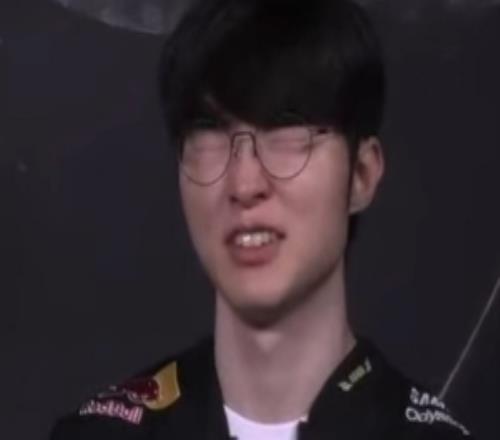 Doran、Faker看Onerwink時候的表情：難受難繃頂不住