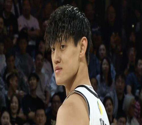籃網(wǎng)戰(zhàn)勝太陽，門票銷售曾凡博枯坐板凳NBA生涯到此一游