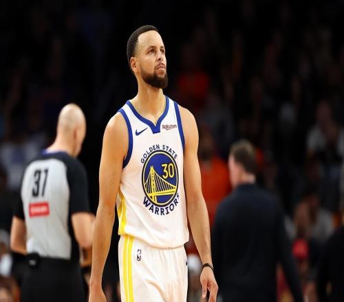 勇士慘敗！巴特勒空砍30+7，庫里創(chuàng)NBA第2神跡，鷹王狂轟23+11+6