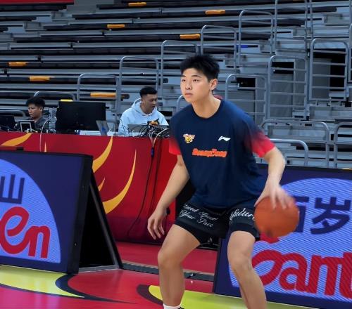 2連敗廣東傳2喜3憂！粵媒曝小崔麥考即將復(fù)出，可杜鋒卻更沒底了