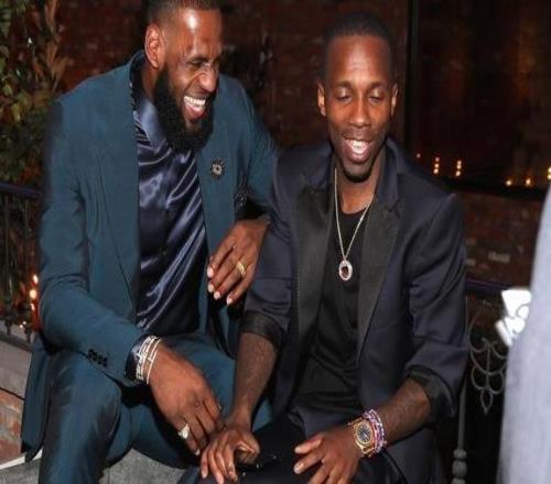 經(jīng)紀人：詹姆斯最近在家安裝了一臺高爾夫模擬器，確實(shí)很漂亮