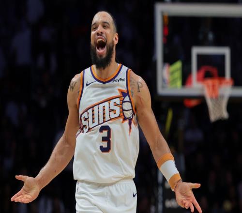 禁賽在即，太陽隊(duì)狄龍布魯克斯因“個(gè)人犯規(guī)”判罰不滿裁判