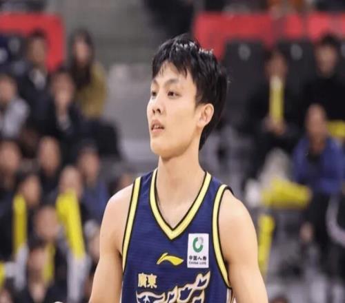 廣東首節(jié)險(xiǎn)勝同曦！胡明軒回暖，三外全部打鐵，同曦命中率也糟糕