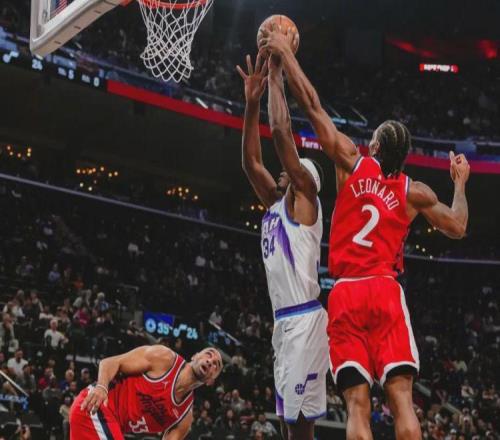 快船6連勝！倫納德45+7+3！末節(jié)20分統(tǒng)治比賽