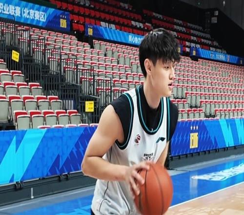 終結(jié)廣東8連勝！曾凡博首秀18+4三分如KD附體北京攻防層級(jí)再提升