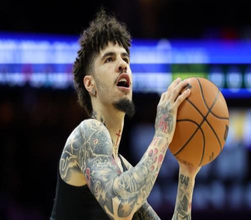 狀態(tài)低迷！鮑爾19中7僅得18分，三分8中2打鐵不斷