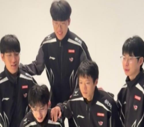 AL分享定妝照花絮：必須思考我們忙內(nèi)此生僅有踩兩個(gè)蘋果箱的機(jī)會(huì)