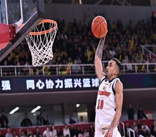 CBA官宣：廣東奎因當(dāng)選首月最佳防守球員2.9搶斷聯(lián)賽第一