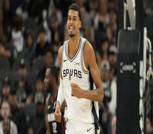 轟38分12板5助5帽，NBA歷史首人！被夾懵的文班亞馬怎么又行了