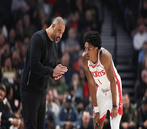 明知道后場新星不適合打控衛(wèi)還在繼續(xù)，火箭是打算一條路走到黑