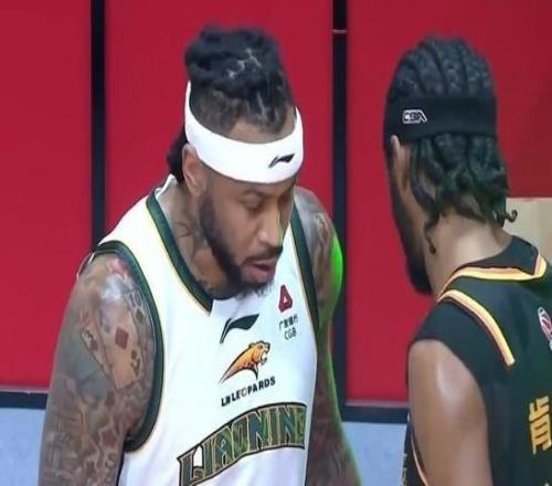 楊鳴：求勝欲望、執(zhí)行力溝通都是正向莫蘭德?lián)屃?1個籃板非常關(guān)鍵