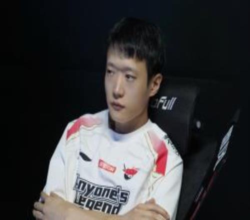 這么低迷嗎牢香Shanks是登峰組所有中單中唯一未斬獲MVP的選手