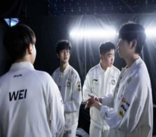 IG發(fā)布對(duì)陣LNG賽后返圖：功不唐捐，新的一年繼續(xù)加油！