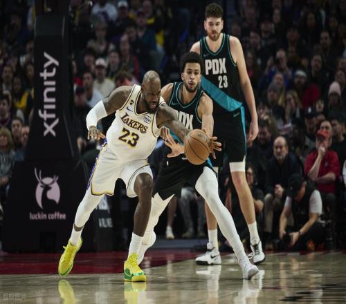 大腿沒(méi)了難贏球！詹姆斯空砍20+9+8！布朗尼笑話，格蘭特打爆湖人