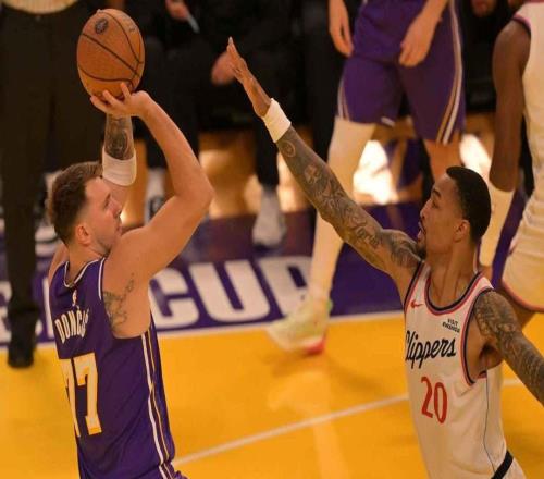 湖人隊(duì)東契奇就NBA杯場地問題提出呼吁：太滑了，很危險(xiǎn)