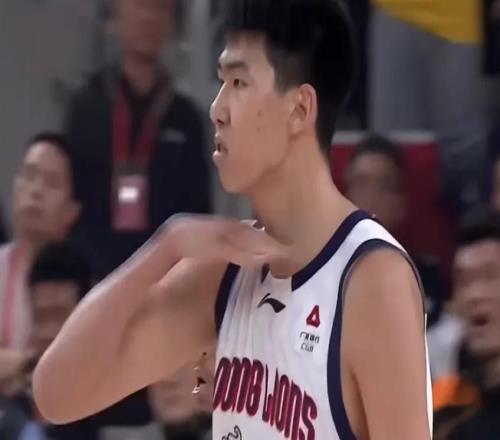 直接割喉禮！廣州中鋒拼了，真打成“文班亞馬”！