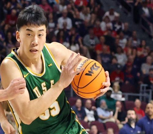 轟27分+7記三分！中國男籃20歲2米06新星閃耀NCAA：生涯最佳一戰(zhàn)