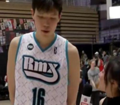 楊瀚森：和混音隊(duì)友開(kāi)玩笑說(shuō)讓我當(dāng)控衛(wèi)半個(gè)NBA賽季都在摸爬滾打